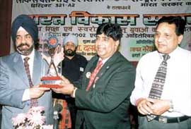 Central Bank of India CMD Dalbir Singh receiving the �Lifetime Achievement� award 