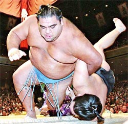 Yokozuna Musashimaru flips Mongolian ozeki