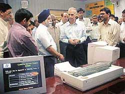 The Chairman and Managing Director of the BSNL, Mr Prithipal Singh, inspects the facilities at the integrated customer service network