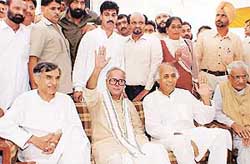Mr Pranab Mukherjee, former Deputy Chairman of the Planning Commission and a CWC member, waves to crowd in a rally