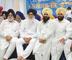 Former Chief Minister Parkash Singh Badal  and senior Akali leaders during a Press conference