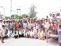 Traders and other transporters stage a dharna in the local Dana Mandi