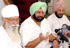 Punjab Chief Minister Amarinder Singh with PPCC chief 