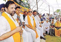 Mr Mukhtar Abbas Naqvi (extreme left), BJP national general secretary, addresses a rally