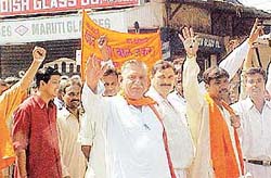 Shiv Sena activists raise slogans against Pakistan in Ambala
