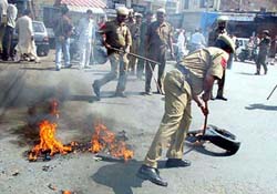 The police removes burning tyres