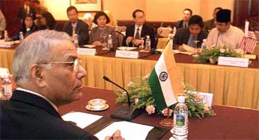 Indian Foreign Minister Yashwant Sinha holds annual bilateral talks