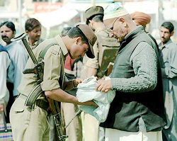 The police makes random checks of pedestrians