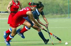 China�s Hou Xiaolan competes with India�s Maimon Sanggai Ibermhal Chanu, right, during the Asian Games