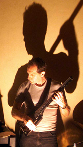 Joe Alvares, an Indian friend of murdered US journalist Daniel Pearl, sings at a memorial concert