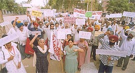 The members of Democratic Teachers Front hold a march