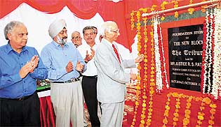 Justice R. S. Pathak, President, Tribune Trust, unveils the foundation stone of the new block of The Tribune in the Tribune complex 