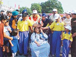 Children of Ek Prayaas and Nirdosh receive the Special Olympics torch at a function 