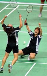 South Korea's Lee Kyung-won and Ra Kyung-min celebrate after winning the gold in the women's badminton double final