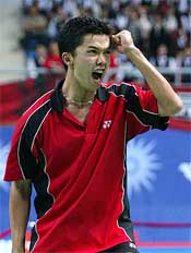 aufik Hidayat celebrates his victory over Lee Hyun-il