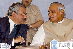 Prime Minister Atal Behari Vajpayee with FICCI president R. S. Lodha at the opening ceremony of the India-ASEAN trade summit