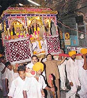 A palaquin bearing Lord Rama, Lakshmana and Sita