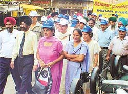 Employees of Indian Bank, Clock Tower, take out a rally in Ludhiana