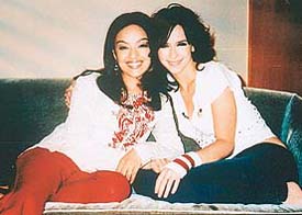 Kim with Jennifer Love Hewitt: Life�s a party