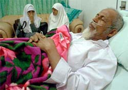 Family members visit Muslim cleric Abu Bakar Bashir