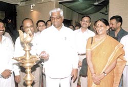 Union Minister Kanshi Ram Rana and Jaya Jaitley at the inauguration of the �India Weaves 2002�