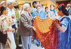 Phulkari artisan Dayawanti shows exquisite creations to the Punjab Governor, Lieut-Gen J.F.R. Jacob