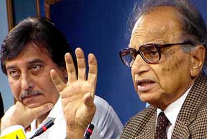 Union Minister for Tourism and Culture Jagmohan with Minister for State Tourism Vinod Khanna 