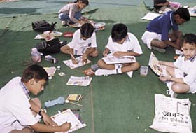 Schoolchildren at the Disney painting competition in the Capital 