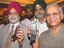 Mr Prithipal Singh, Chairman and Managing Director of the Bharat Sanchar Nigam Limited, launches the BSNL cellular services for Punjab
