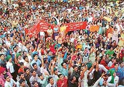 A sea of students at the open house debate on the eve of elections to the Panjab University Campus Students Council in Chandigarh 