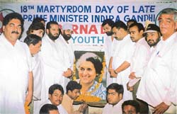 Congress workers pay homage to Indira Gandhi on her martyrdom day