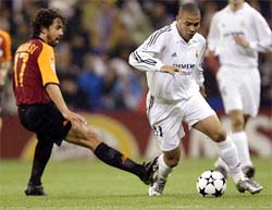 Real Madrid's Brazilian star Ronaldo and AS Roma's Damiano Tommasi challenge for the ball