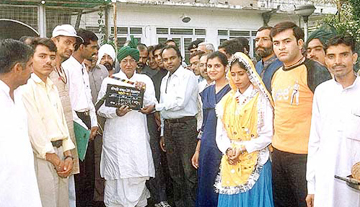 Haryana Chief Minister Om Prakash Chautala with the cast of a Haryanvi film