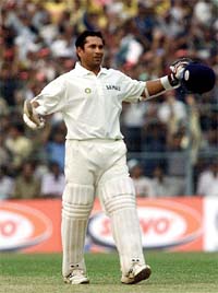 Indian batsman Sachin Tendulkar acknowledges the crowd after scoring his century during the fourth day�s play of the third Test match