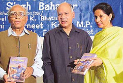 Ms Preneet Kaur, MP, releases Education Secretary K.K. Bhatnagar�s book titled �Banda Singh Bahadur� at Government Museum, Sector 10, Chandigarh, on Thursday . Also seen is the Punjab Education Minister, Mr Khushal Bahl. 