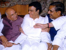 Independent Rajya Sabha candidate Suresh Nanda (centre) at the Vidhan Bhavan along with Congress leader