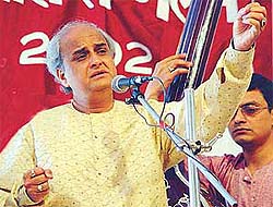 Vocalist Ulhas Kashalkar performs at Chandigarh Sangeet Sammelan at Bhartiya Bhaan, Sector 27, Chandigarh