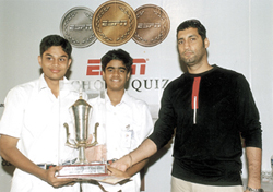 The Mother�s International School team of Shreyas Reddy and Shivam Singh receiving the ESPN School Quiz trophy 