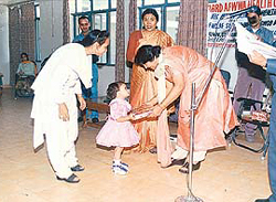 Ms Santosh Prashar, president, AFWWA (L) gives away prizes to the winners of the Healthy Baby Show on Monday at 3BRD on Monday.