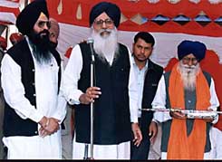 Former Punjab Chief Minister Parkash Singh Badal honours SGPC member
