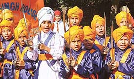 The �Panj Pyaras� lead a nagar kirtan procession in Chandigarh 