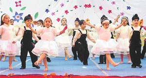 Students of Gujranwala Guru Nanak Public School present cultural programme