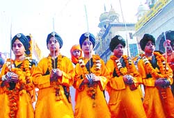 Panj Piaras leading the procession on the eve of Gurpurab