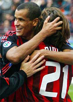 A.C. Milan midfiedler Andrea Pirlo is congratulated by his Brazilian teammate Rivaldo
