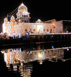 Bangla Sahib Gurdwara that was illuminated on the occasion of Gurpurab on Tuesday.