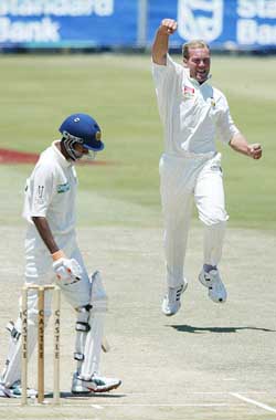 South African bowler Jacques Kallis celebrates getting the wicket of Sri Lankan Chamila Gamage