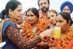 The Mayor, Mrs Lalit Joshi, offers a glass of juice to Mrs Bhajan Kaur and Mrs Nirmal Kaur, who had been on fast to protest against the recent amendment to the rent Act