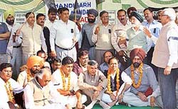 Mr Pawan Bansal, MP, and Mr B.B. Bahl, president of Congress (local unit), join traders on fast in protest against the recent amendment to the rent Act