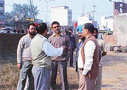 Mr B.K. Gupta, Assistant Commissioner, MC, Mr Kuldip Singh, Additional Chief Administrator, PUDA, and Mr Ajoy Sharma, SDM, hold consultations over the measurement of land auctioned by PUDA