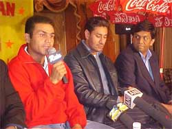 Virender Sehwag and Harbhajan Maan addressing a press conference